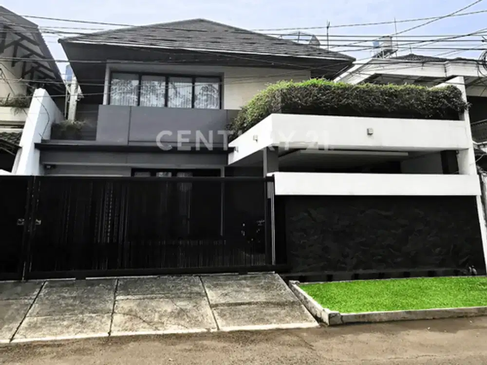 Rumah  Idaman Keluarga Dengan Ruang  Dan Carport Luas  Di Kedoya