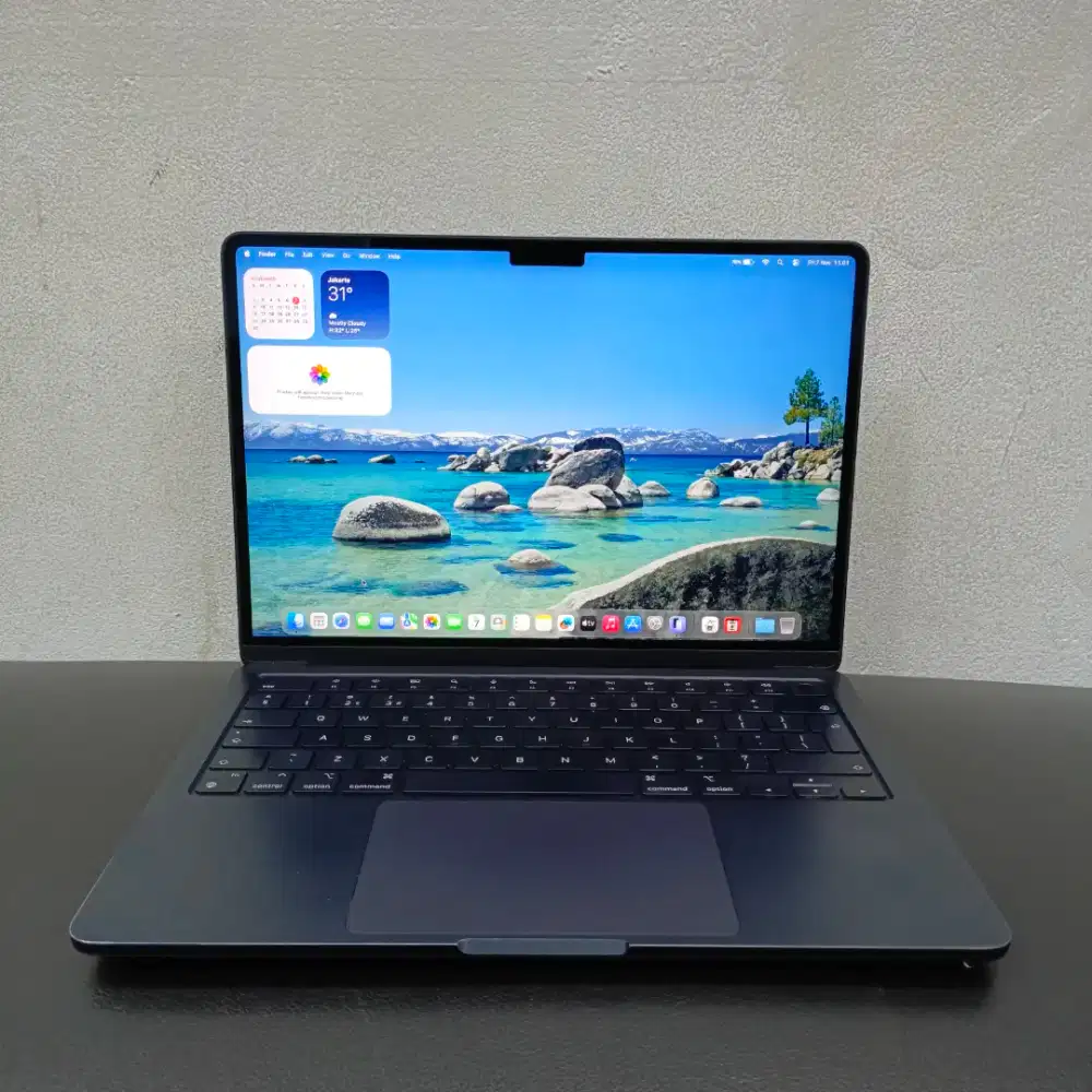 Macbook Air 13,6-inch 2022 Chip M2 RAM 8GB SSD 256GB ( Second )