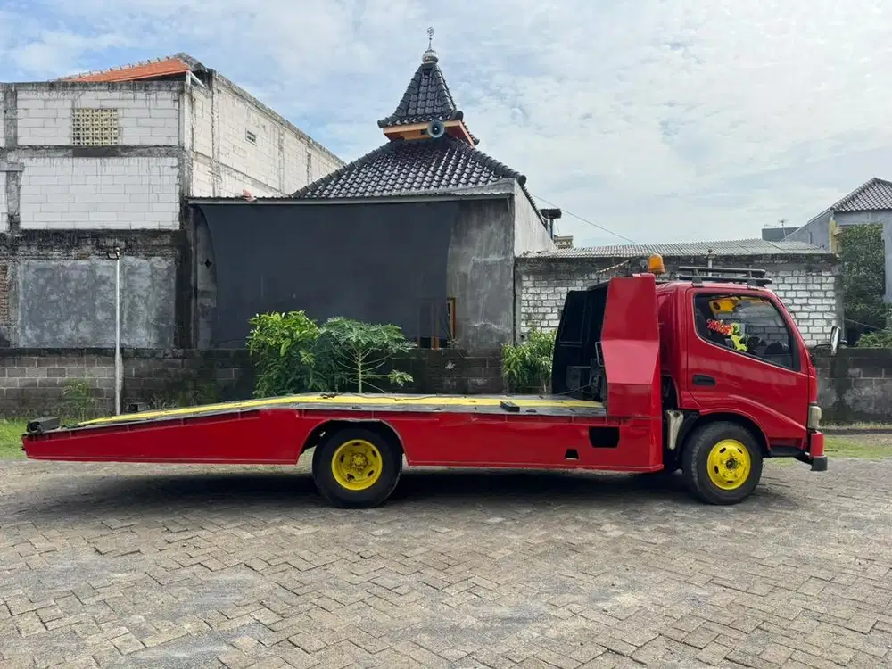 Towing car carrier dyna 130 xt 2005 surat tembus