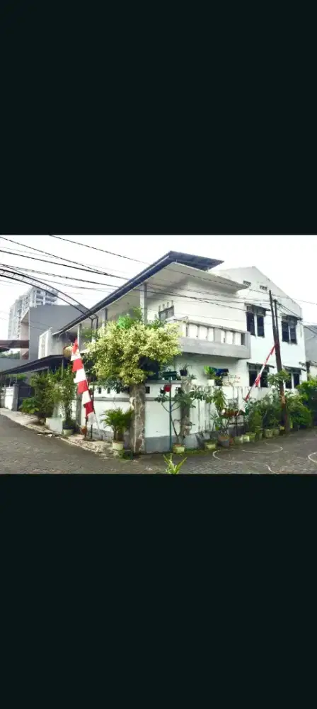 Di jual cepat nyaman dan asri lokasi strategis di jakarta selatan