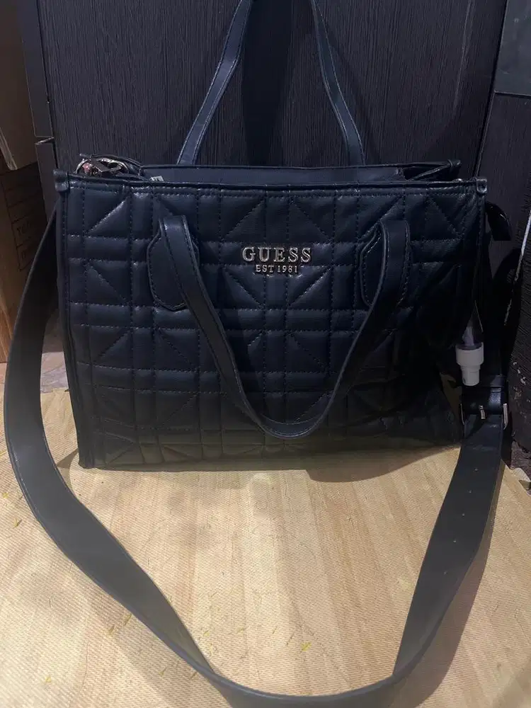 Preloved Tas Guess