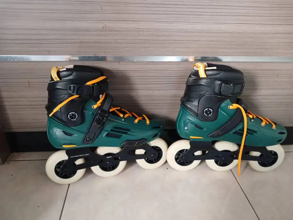 Oxelo Sepatu Roda MF900 Inline Skate - 44