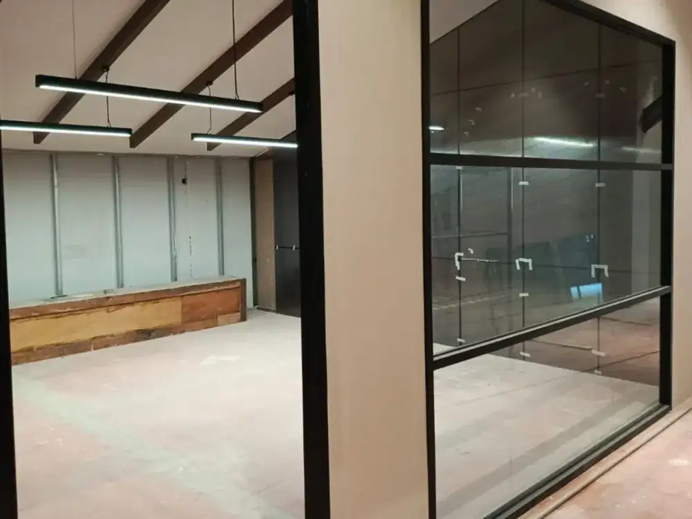 SEWA KANTOR DI JAKARTA SELATAN KUNINGAN  338M2  PARTISI  65JT/BLN  NEGO