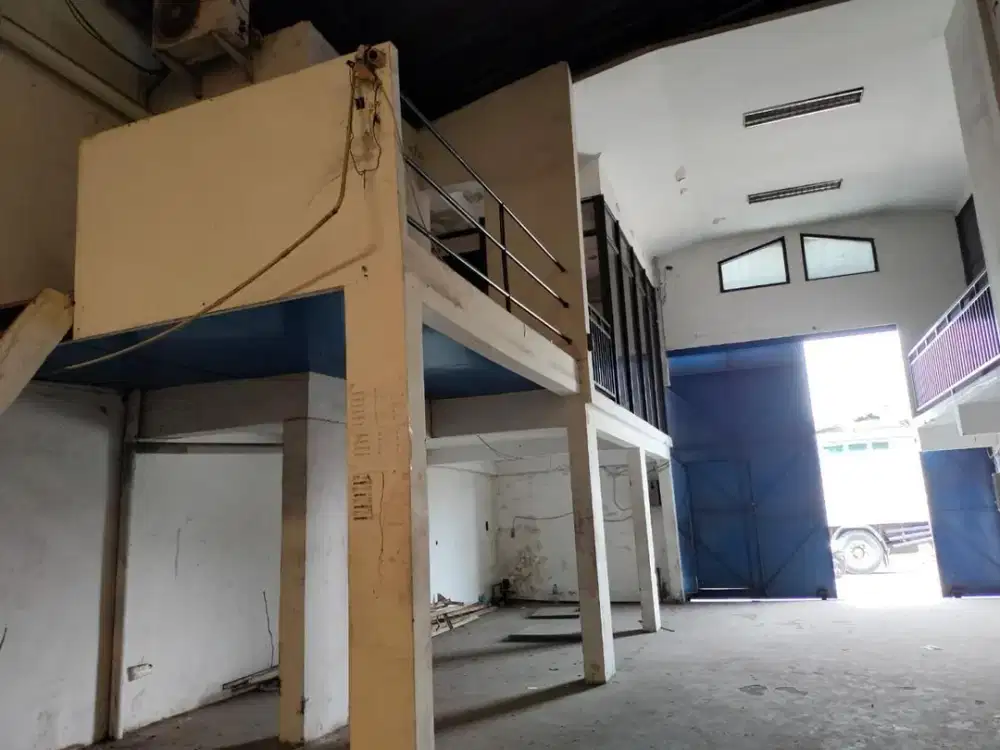 Gudang Margomulyo Permai  Siap Pakai Ada kantor Ada tandon air