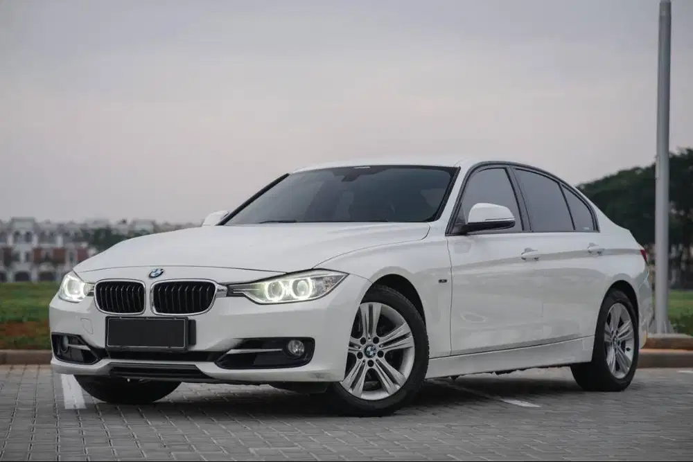 TERMURAH SE-INDONESIA! TANGAN PERTAMA! BMW 320i F30 Sport N20 2015