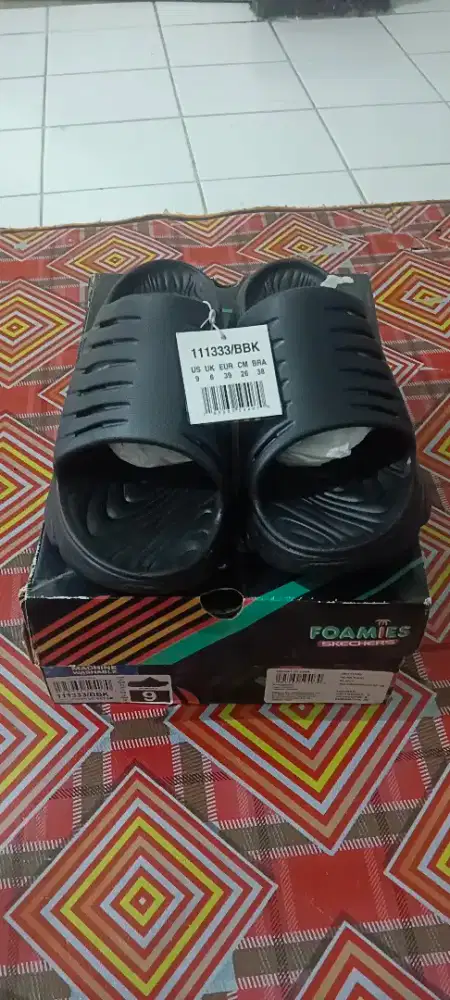 SKECHERS SANDAL MAX CUSHION HITAM FOAMIES SERIES