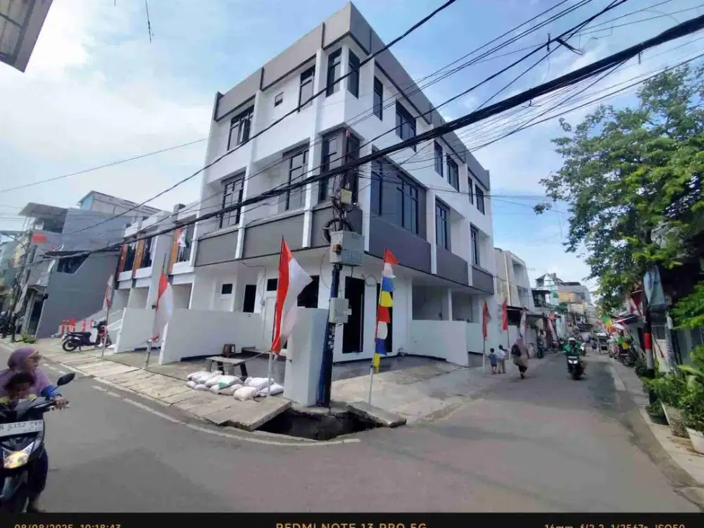 Rumah 3 Lantai Lokasi Strategis Dipusat Kota