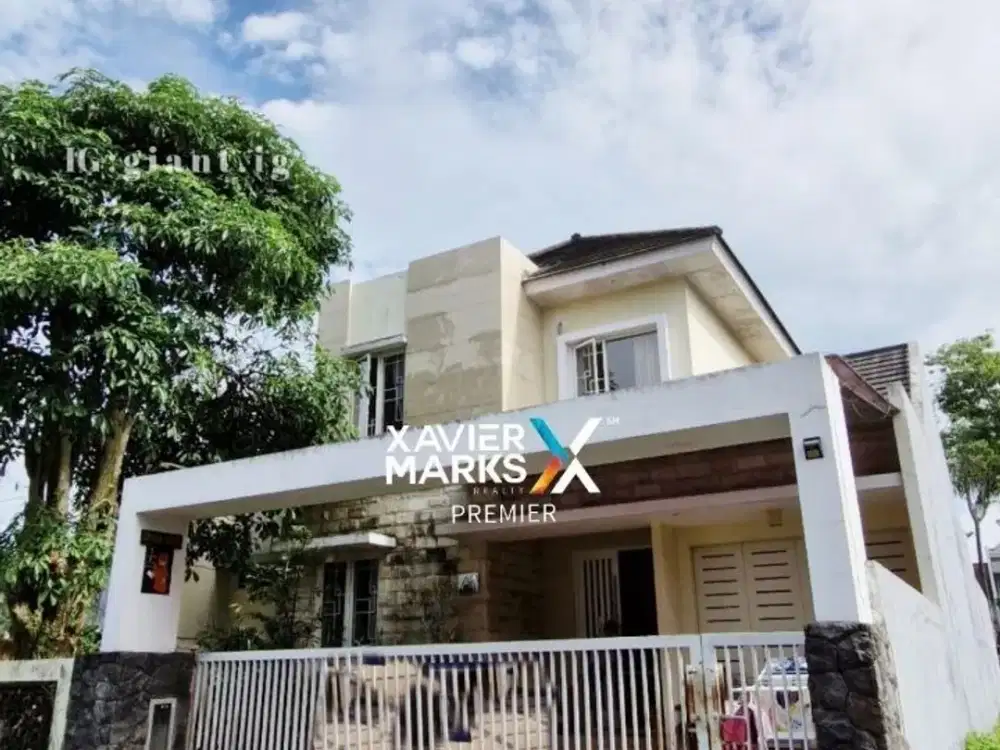 Rumah Modern Terawat 2Lt di Araya Golf Malang