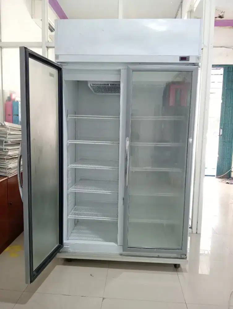 Di jual showcase GEA 2 Pintu