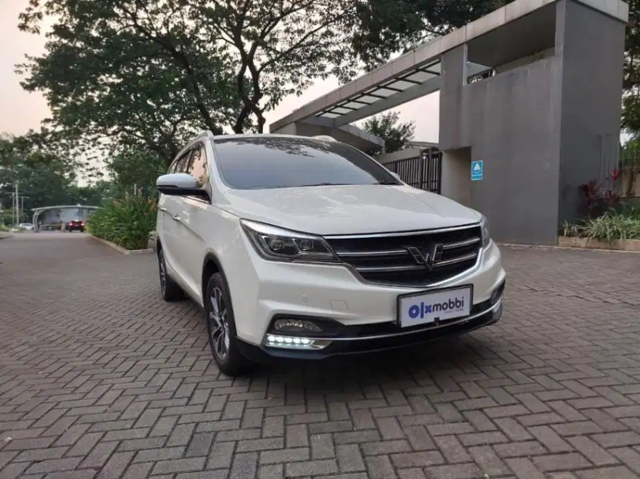 LOW DP Wuling Cortez 1.8 L Lux Plus Bensin-AT 2018 WUP