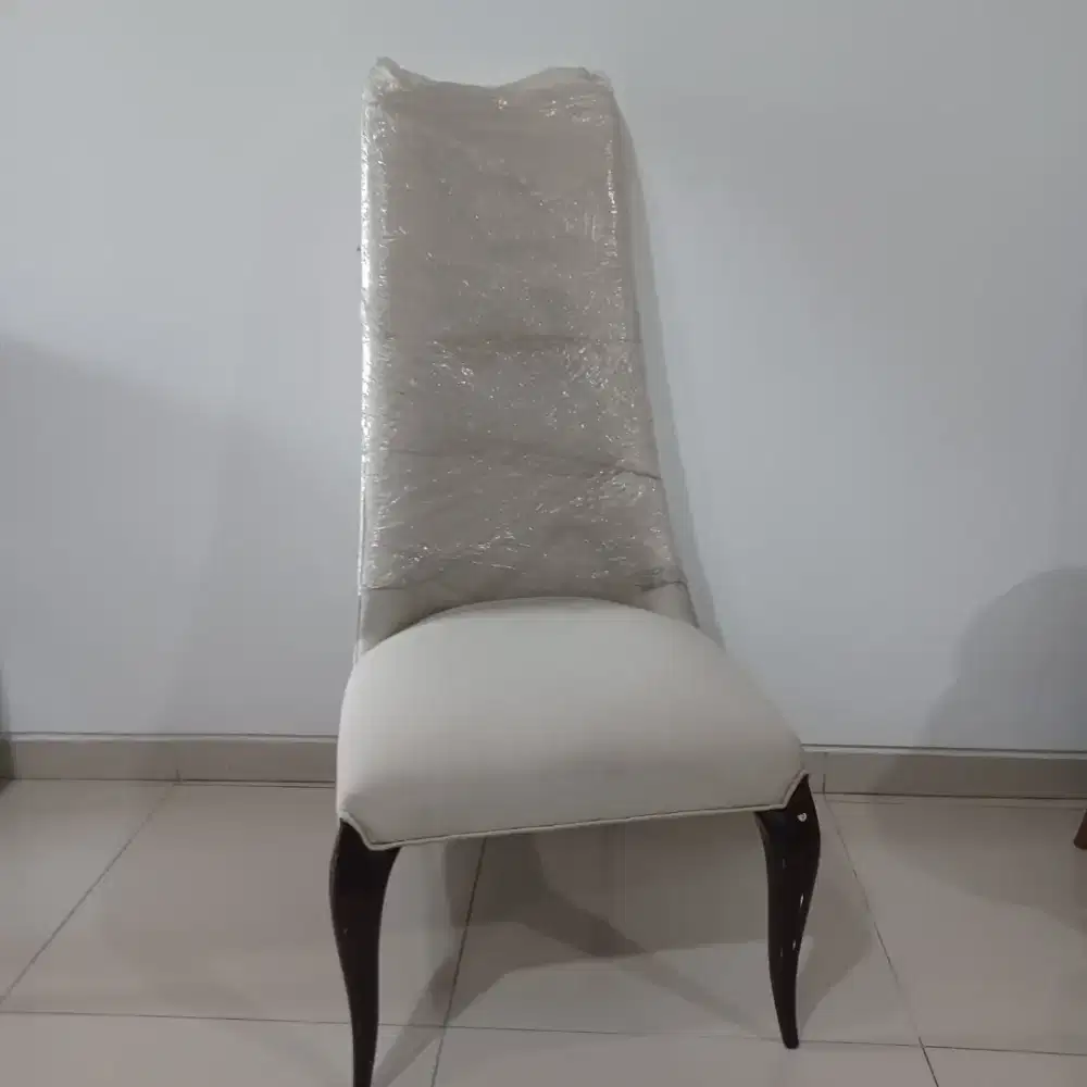 Curved Backseat Chair