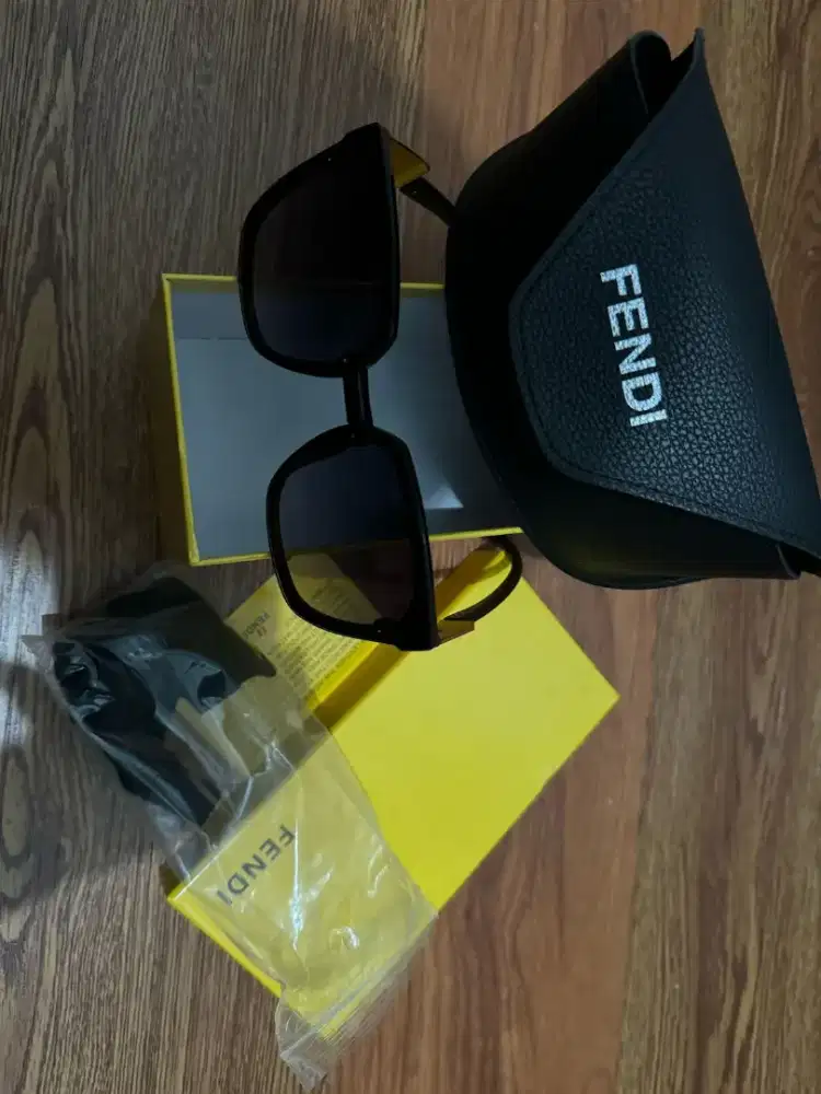 kacamata merk Fendi