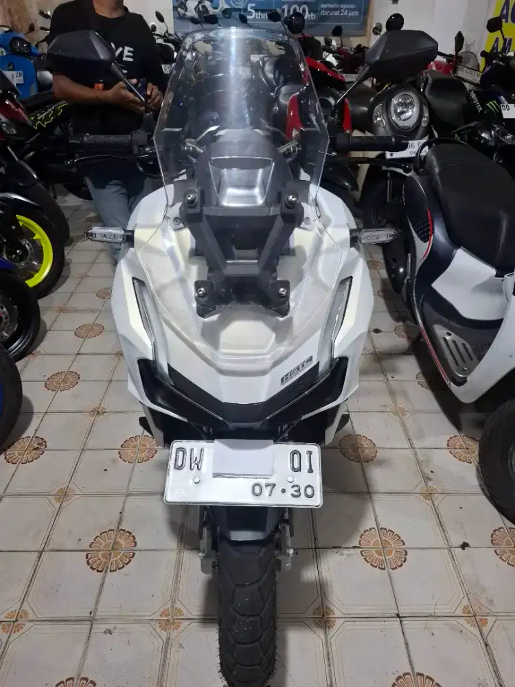 Honda ADV 160cc plat DW putih