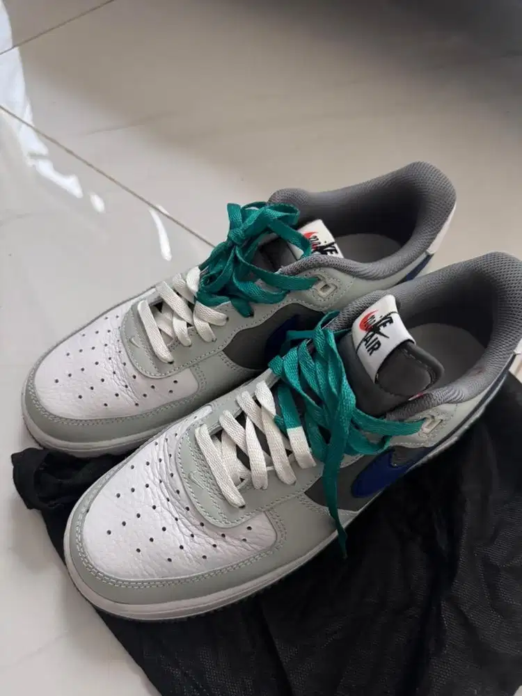 Dijual Sneakers Nike Air Force 1 '07 LV8 Split Light Silver Deep Royal