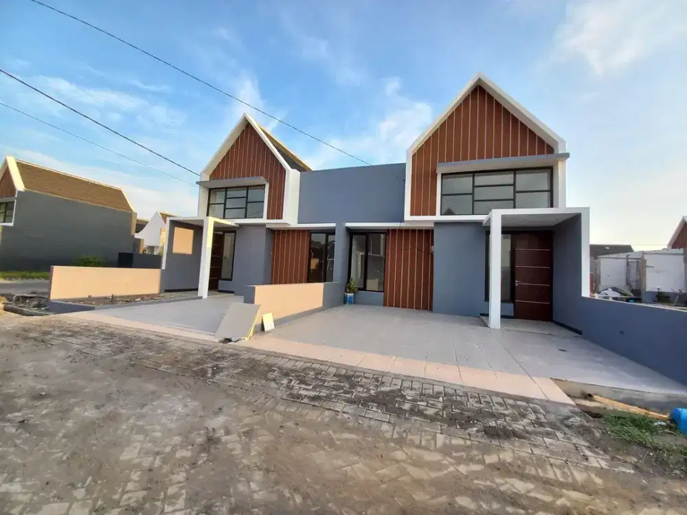 Rumah pinggir jalan raya dekat Tol Sidoarjo