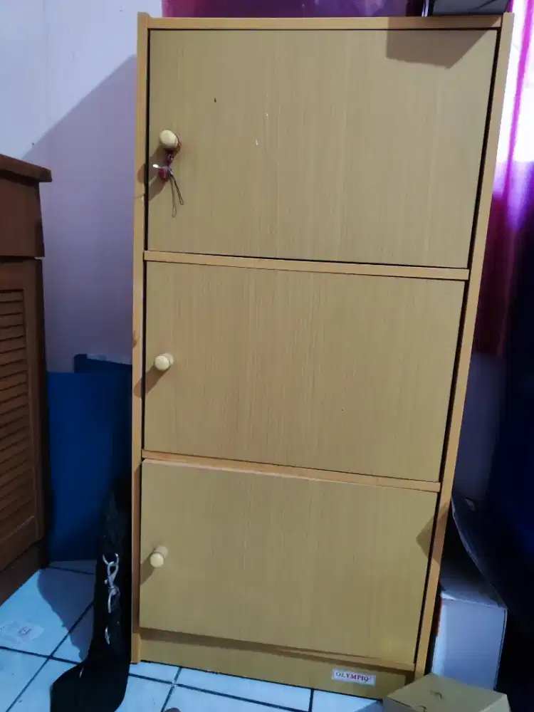 Lemari kayu kecil