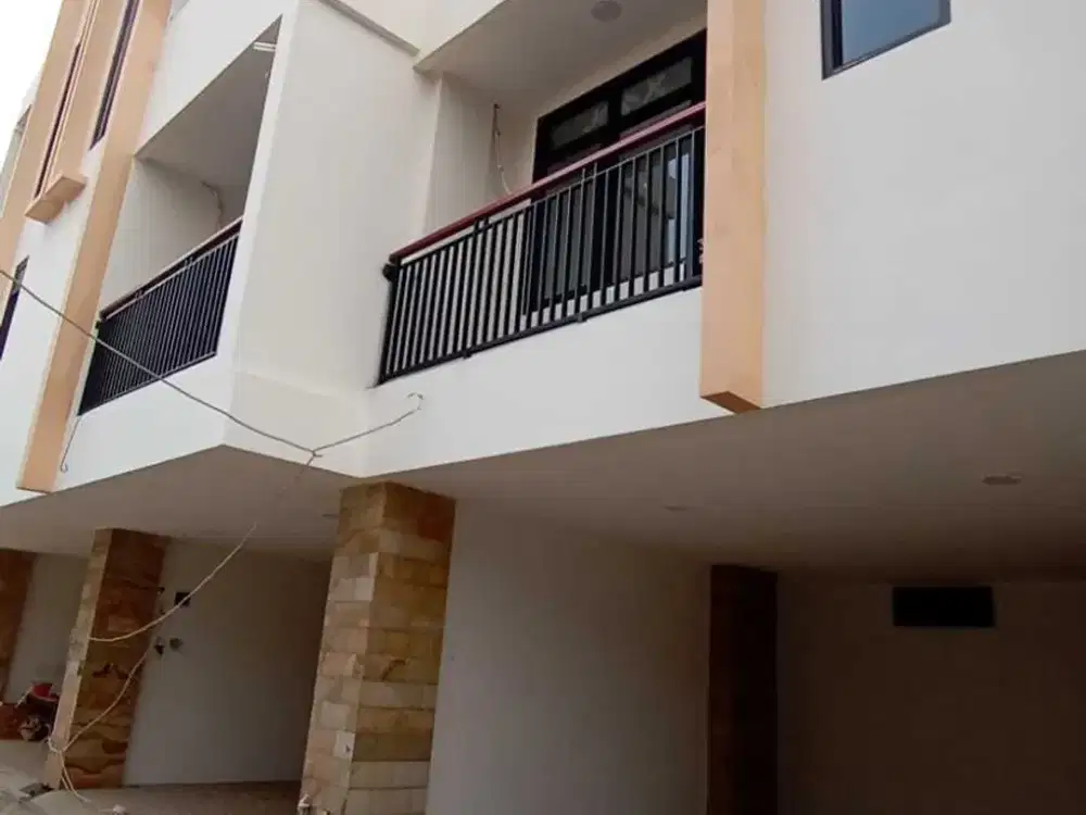 RUMAH MURAH 3 LANTAI DALAM CLUSTER DI TEBET JAKARTA SELATAN