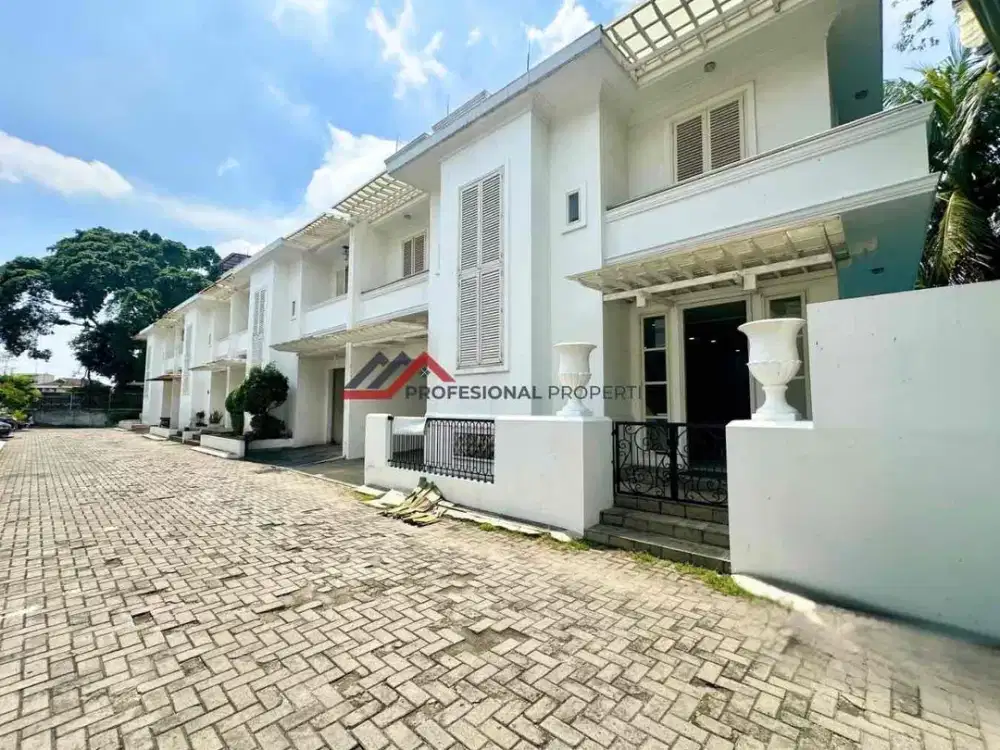 Rumah Siap Huni Dalam Town House Dengan Kolam Renang Pribadi
