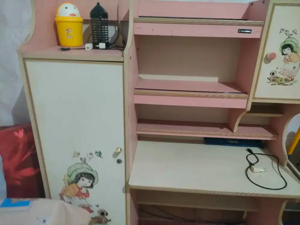 Meja belajar masih bagus