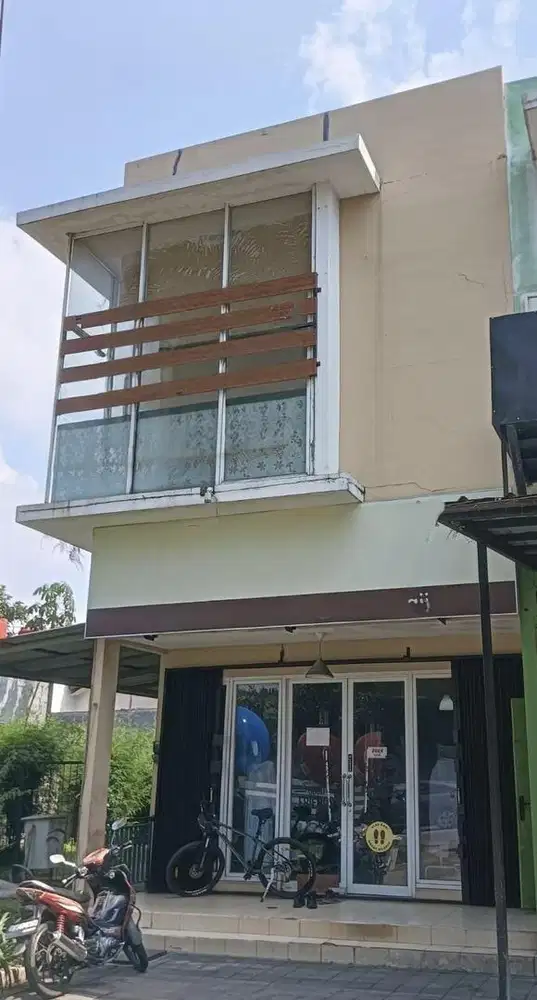 Dijual cepat ruko 2 lantai posisi hook terenovasi lokasi strategis