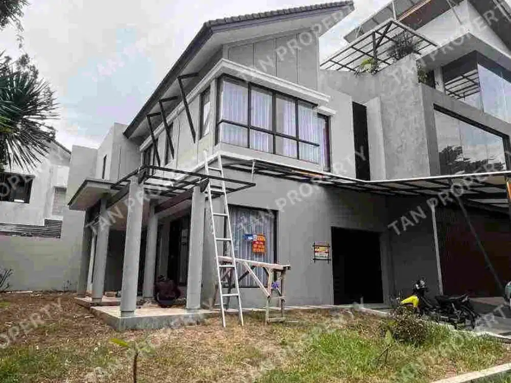 Rumah rapi siap huni hadap danau, di Gading Serpong