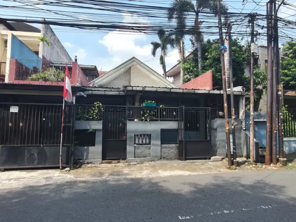 Rumah strategis 12 Kamar tidur untuk Bisnis Kosan, Akses 2 Mobil Lebar di Mampang Prapatan , Jaksel