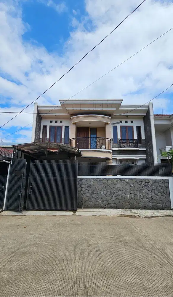MURAH Rumah Mewah 2 lantai Taman Holis Indah Siap Huni Taman Kopo TKI