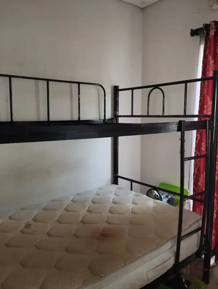 Tempat Tidur Tingkat Besi