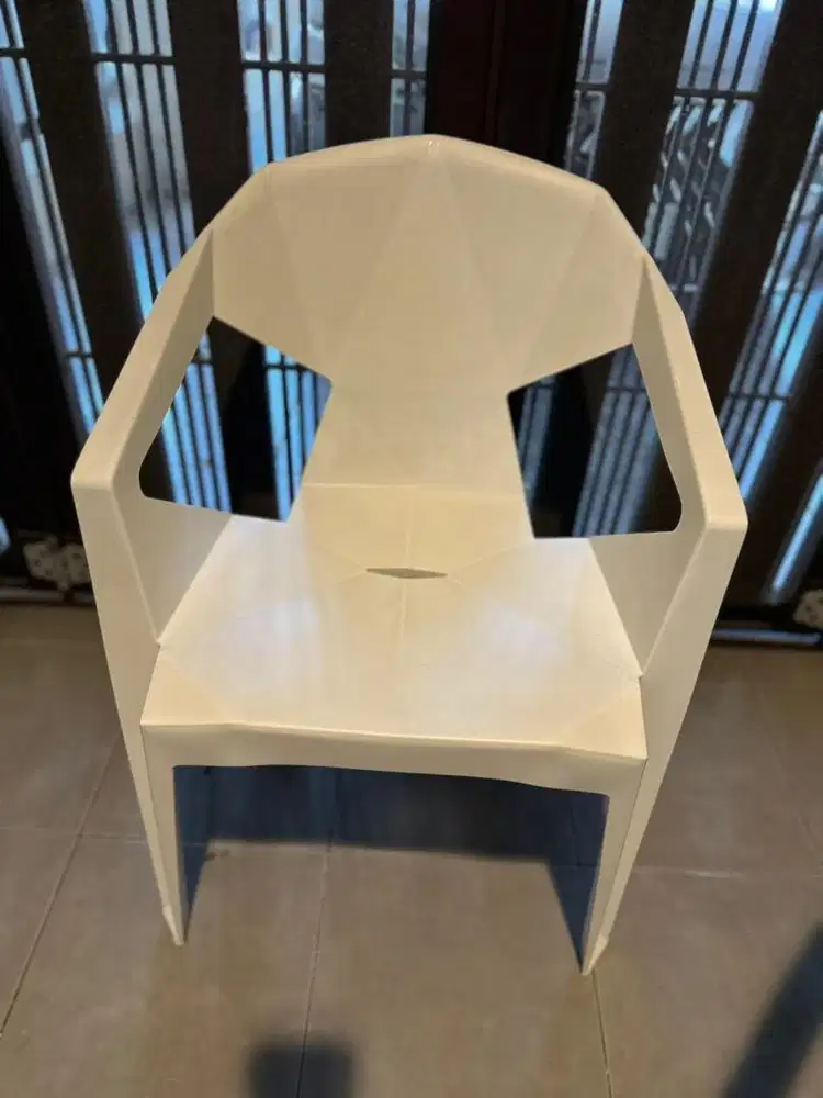 Kursi di tempat makan