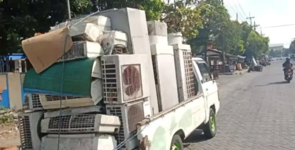 Rombeng segala macam barang bekas rongsokan