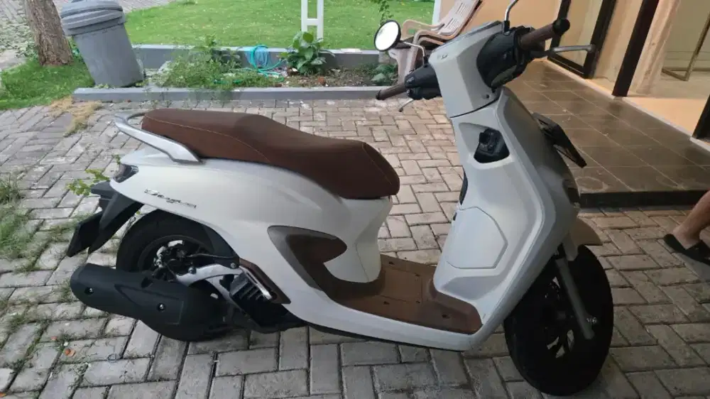 Stylo ABS 2024 putih, low Kilometer 400 perak, pcx scoopy