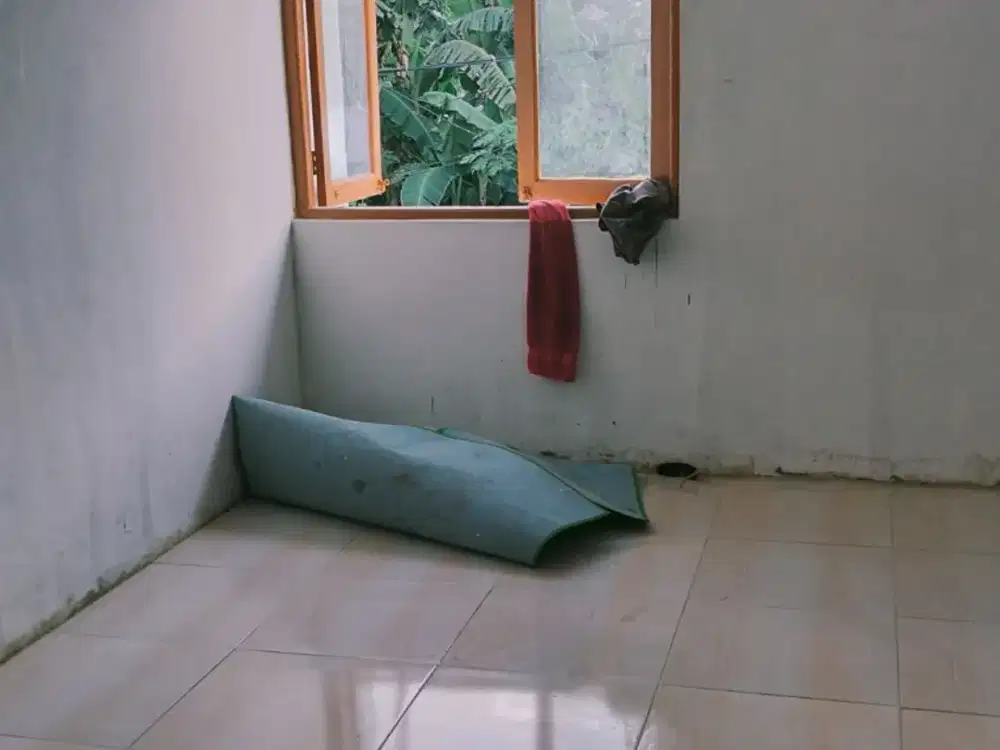 Dijual rumah 2 lantai siap huni di taman palem lestari