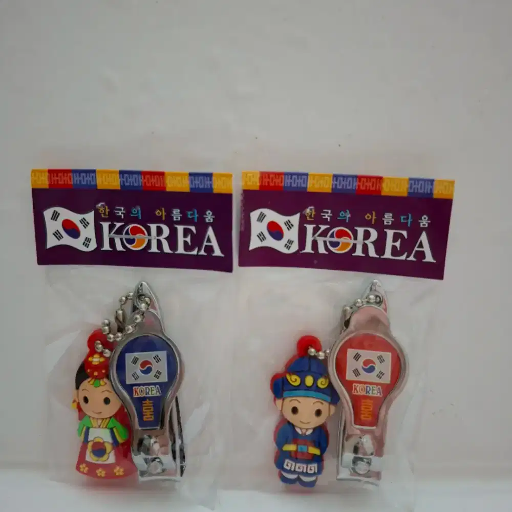 Collector Item: Souvenir  Gantungan Kunci/ Gunting Kuku Korea (2 pcs)
