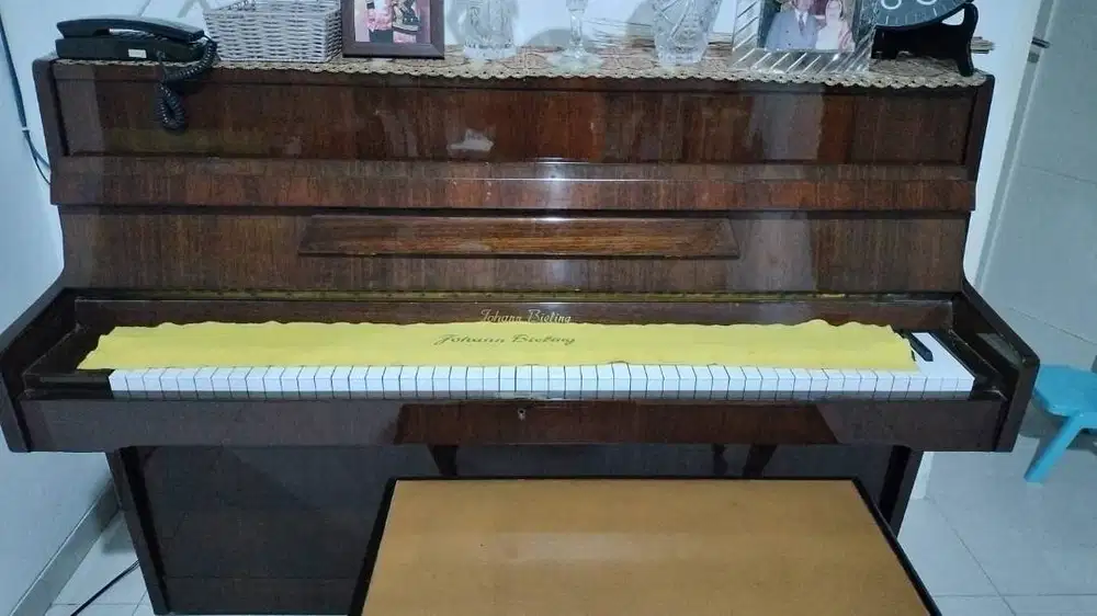Di jual piano Johann Bieling, kondisi bekas terpelihara & masih asli.