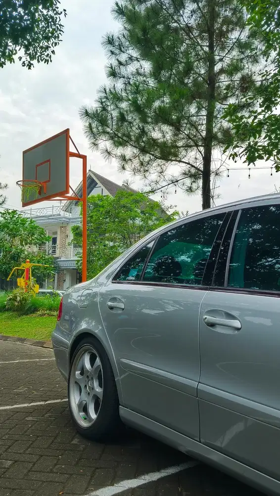 Mercedes-Benz E200 2004 Bensin