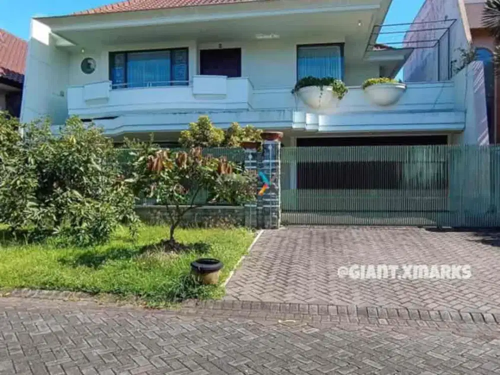 Rumah Mewah terawat di Araya Boulevard Malang