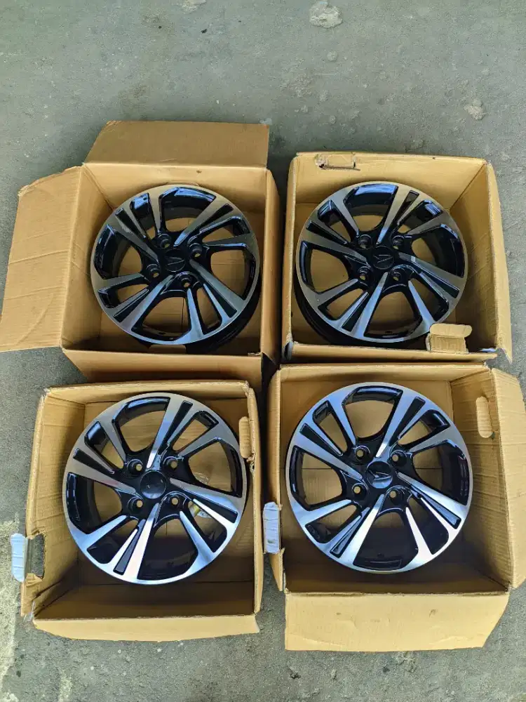 Velg JF Luxury model Xenia sporty R15 PCD 4x114 Lbr 5 et 45