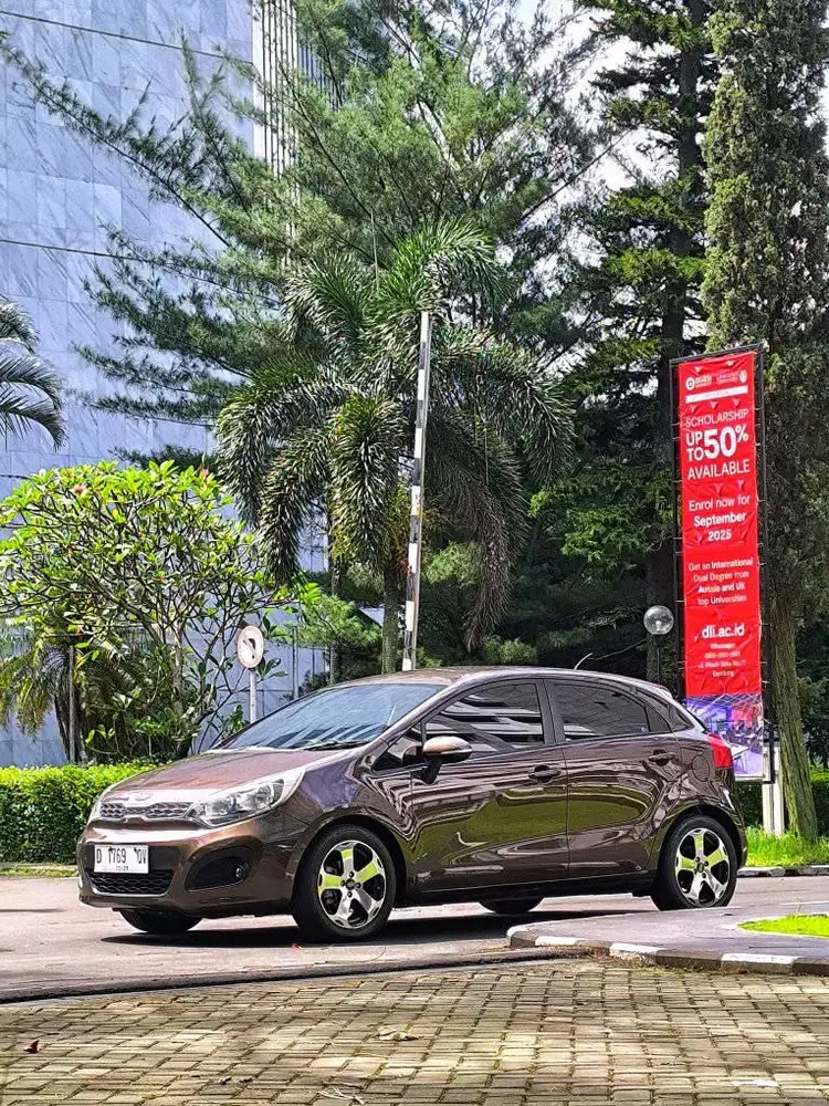 DP 19JT // NEW KIA RIO SE HB 1.4 MT 2012