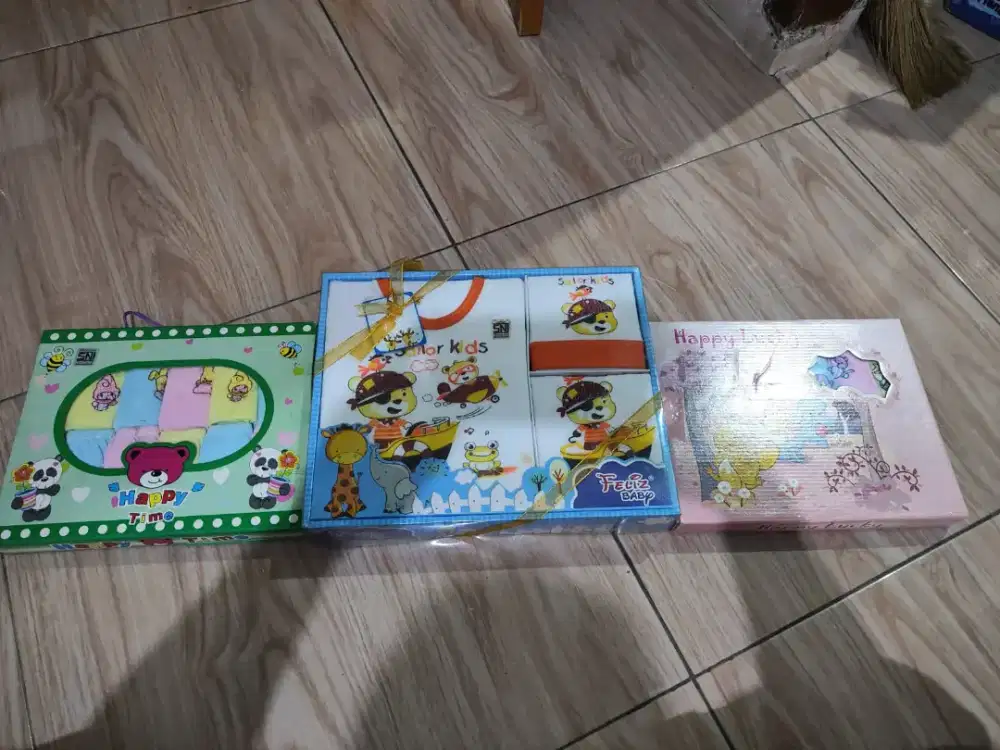 Celana bayi dan set baju bayi