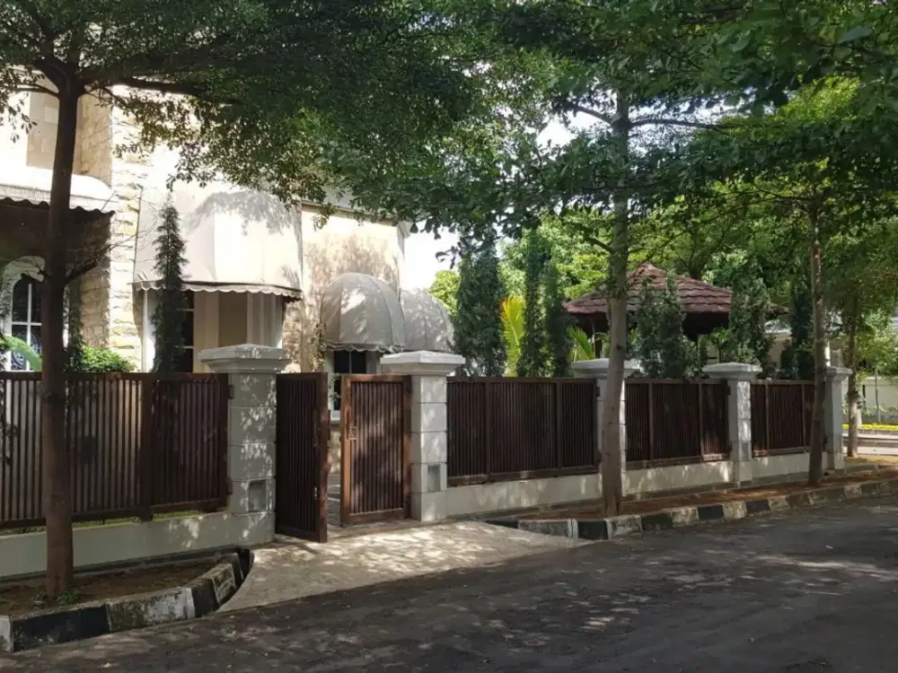 B U T U H  C E P A T !!! Rumah Mewah Di antapani tanjungsari asri cluster one gate system bandung
