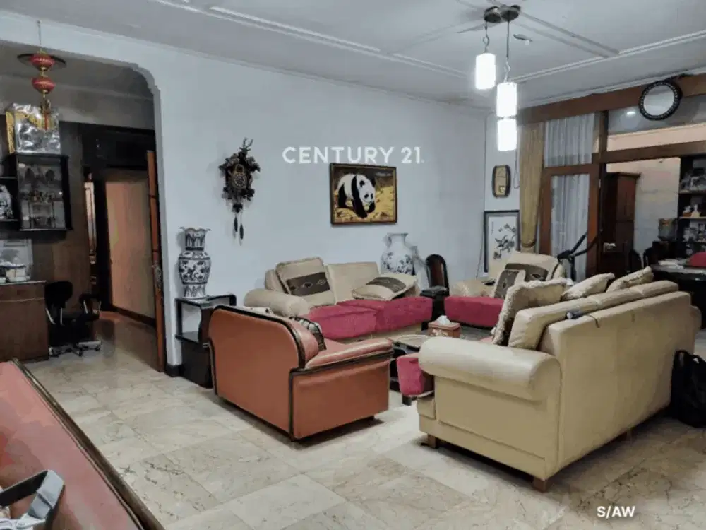 DIJUALSEWA RUMAH LUAS DAN STRATEGIS DI JL TALAGA BODAS BANDUNG