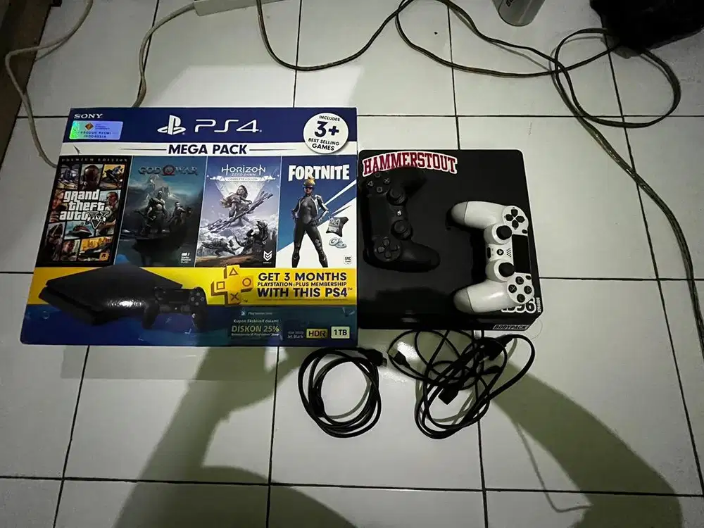 PS 4 slim 1 tb good condition