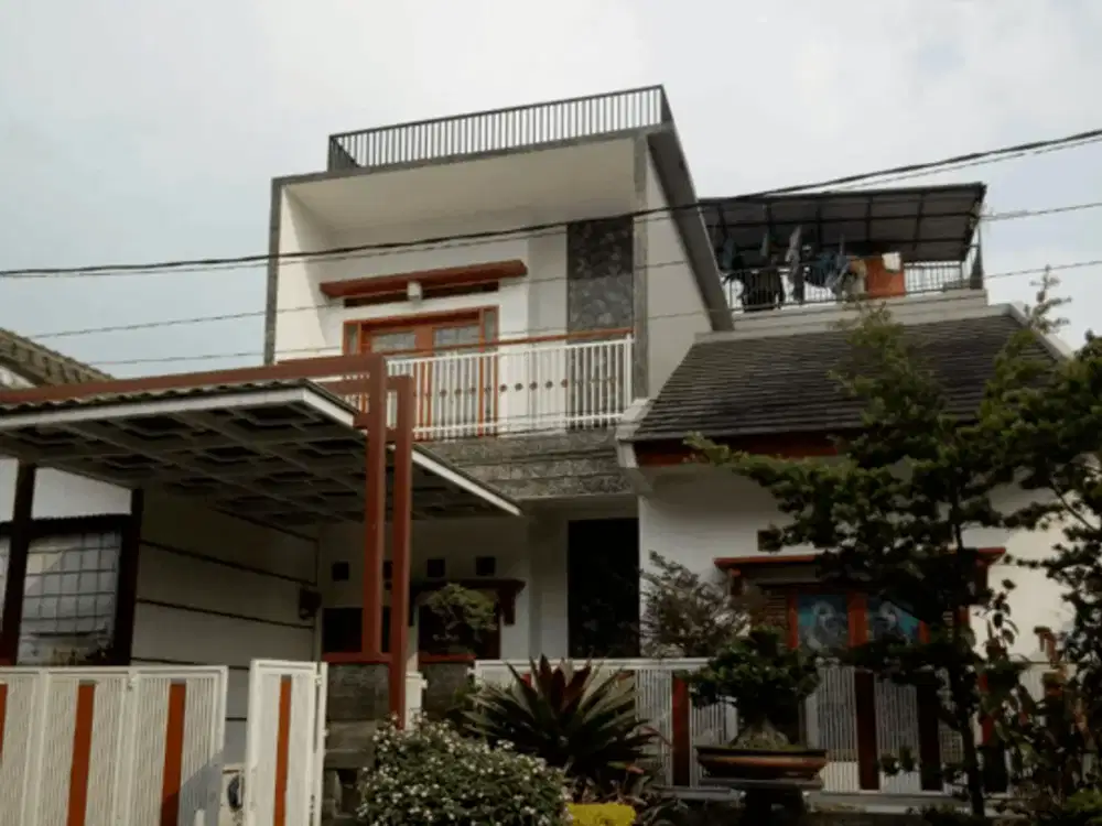 RUMAH NYAMAN 3 LANTAI SIAP HUNI DI PASADENA CARINGIN BANDUNG