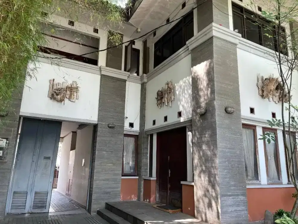 RUMAH SIAP HUNI DAERAH CIUMBULEUIT. Bisa dijadikan kantor, Lingkungan Tenang dan Asri.  DI BANDUNG