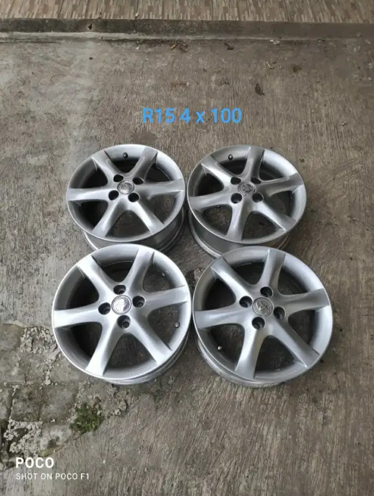 Oem TOYOTA ALTIS R15 pcd 4 x 100 lebar 6 offset 45 (include baut roda)