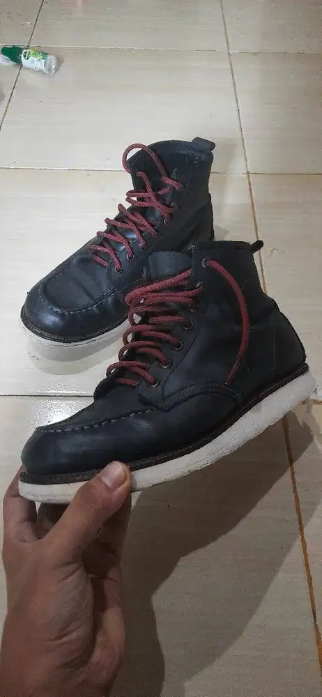 sepatu boot santalum