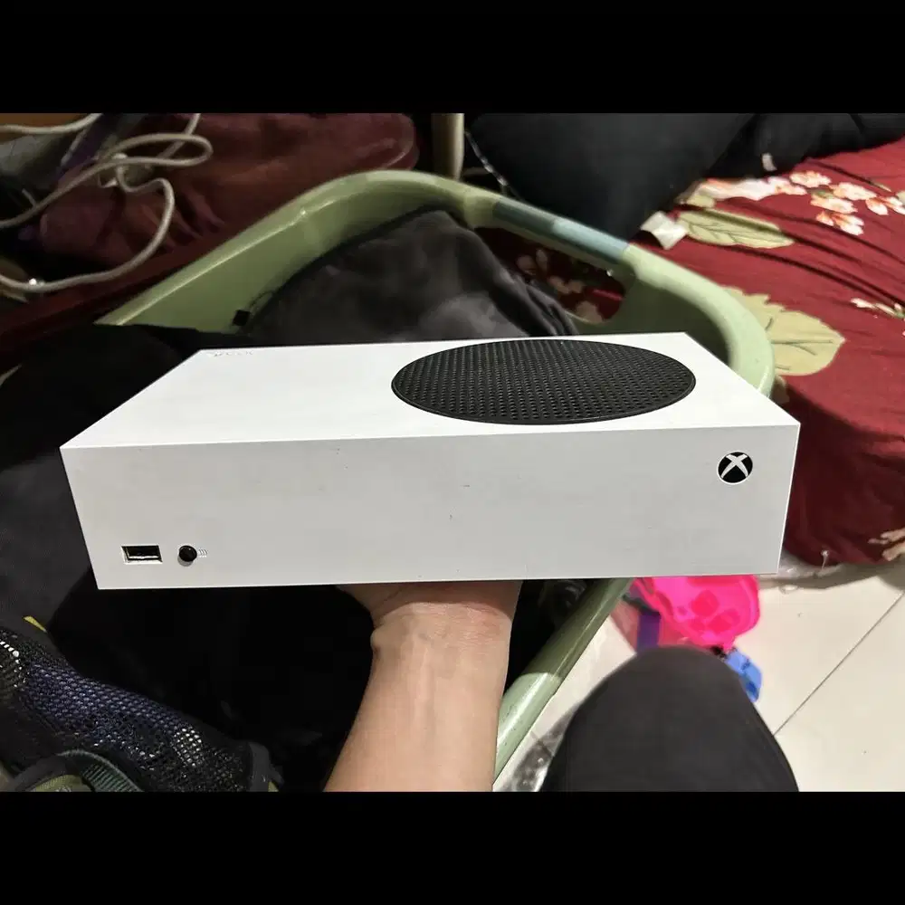 Xbox Series S Warna Putih Kapasitas 512 GB - Original (Bukan HEN)