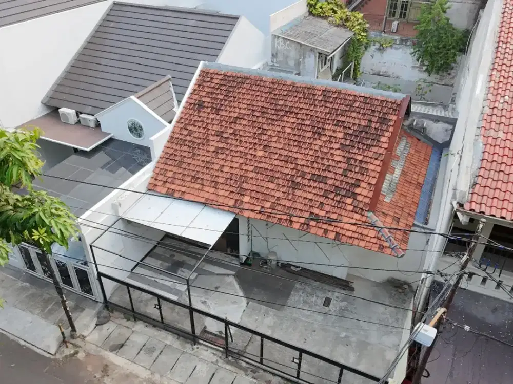 Rumah Tua good location dibendungan hilir, jakarta pusat, dekat senayan, slipi