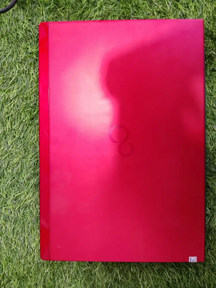 Laptop simpel, ringan dan slim