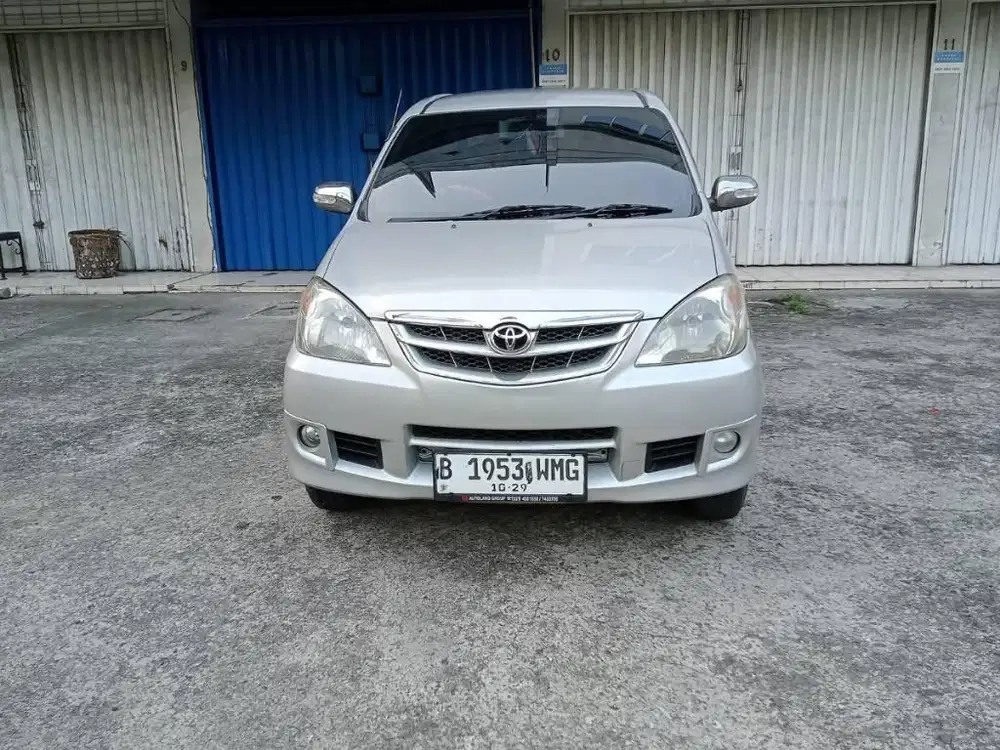 AVANZA G A/T 2011 SILVER